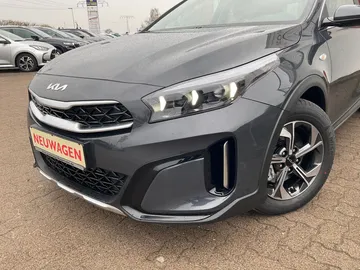 Car image 25