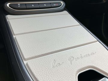 Car image 32