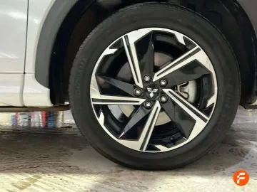 Car image 30