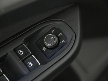 Car image 36