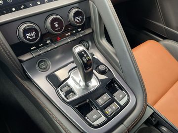 Car image 30