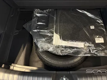Car image 32