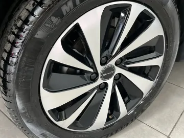 Car image 31
