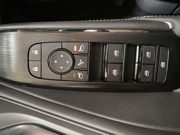 Car image 37