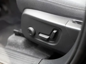 Car image 43