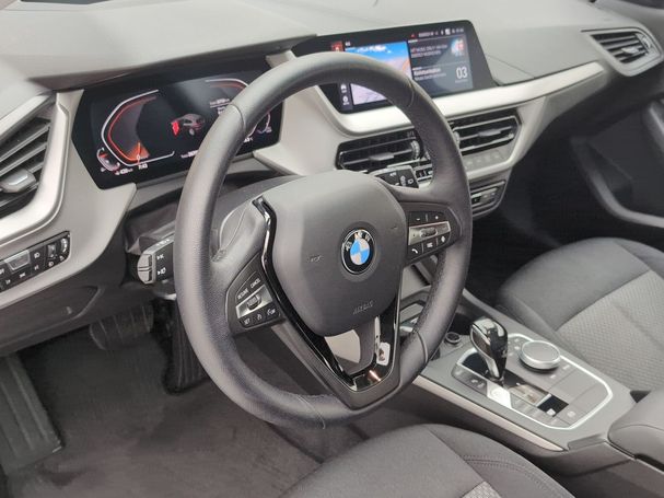 BMW 118i 100 kW image number 11