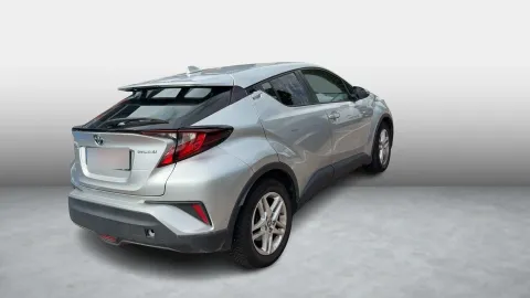 Car image 3