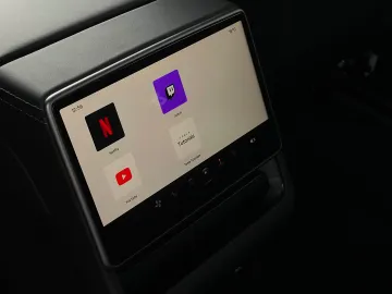 Car image 30