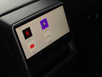 Car image 30