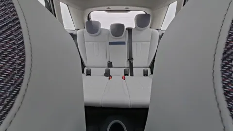 Car image 26