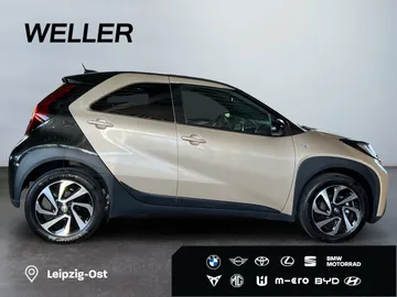 Car image 3