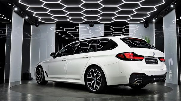 BMW 520d Touring xDrive 140 kW image number 12