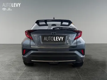 Car image 5
