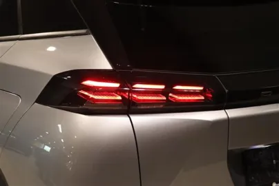 Car image 23