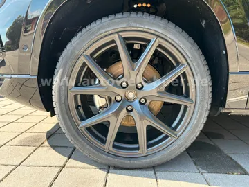 Car image 32