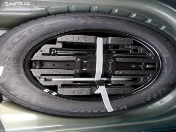 Car image 32