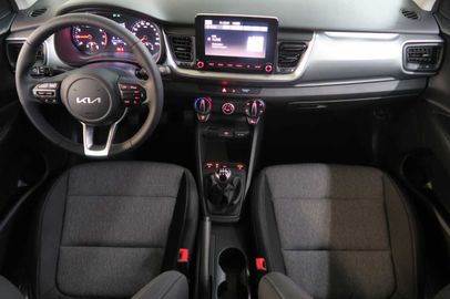 Car image 14