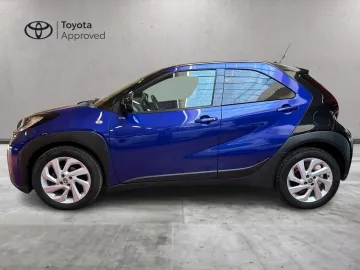 Car image 4