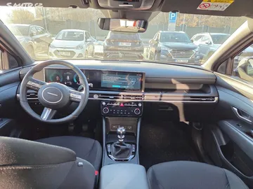 Car image 9