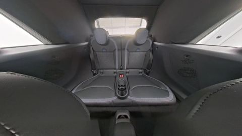 Car image 26