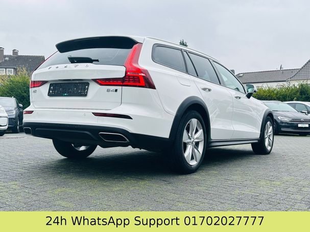 Volvo V60 Cross Country Pro AWD 145 kW image number 7