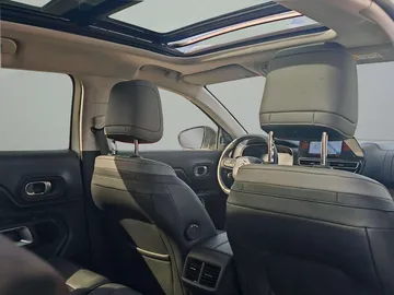 Car image 35