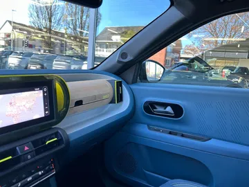 Car image 25