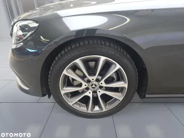 Car image 32