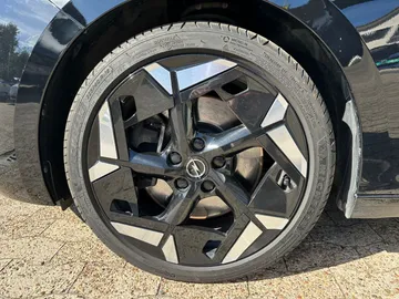 Car image 32