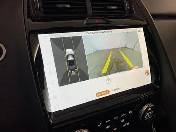 Car image 16