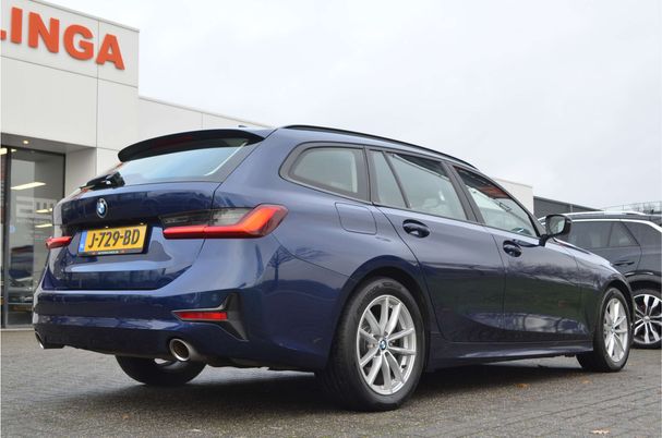 BMW 320i Touring 135 kW image number 23