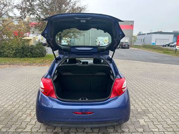 Car image 30