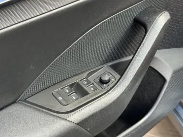 Car image 47