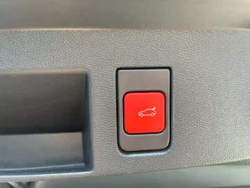 Car image 32