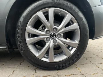 Car image 26