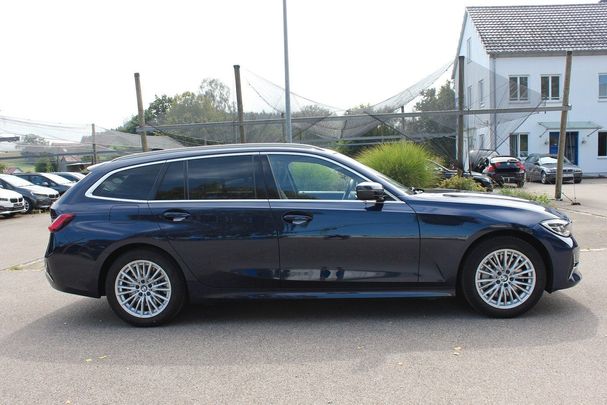 BMW 330i Touring xDrive Luxury Line 190 kW image number 6