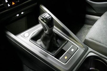 Car image 30