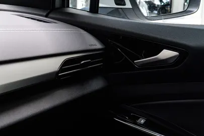 Car image 37