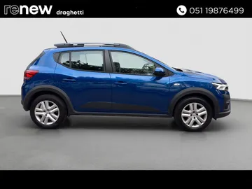 Car image 4