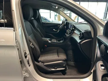 Car image 38