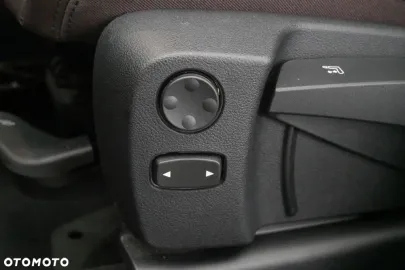 Car image 40
