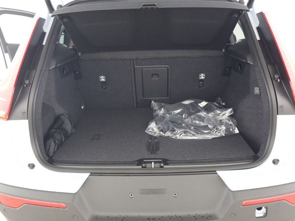 Volvo XC40 B4 Plus Dark DKG 145 kW image number 9