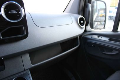 Car image 41