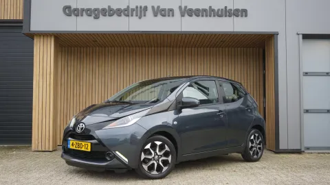 Car image 2