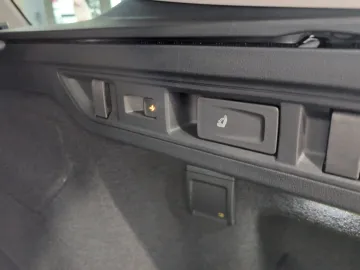 Car image 37