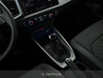 Car image 28
