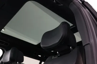 Car image 35