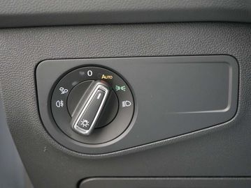 Car image 38