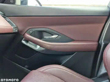 Car image 40