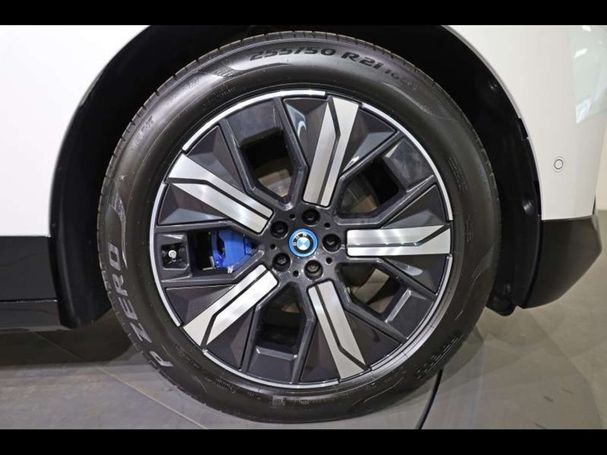 BMW iX xDrive40 240 kW image number 5